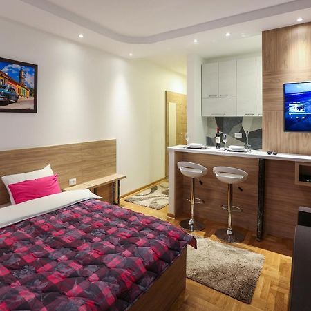 Apartment Promenada 30 โนวีซาด ภายนอก รูปภาพ